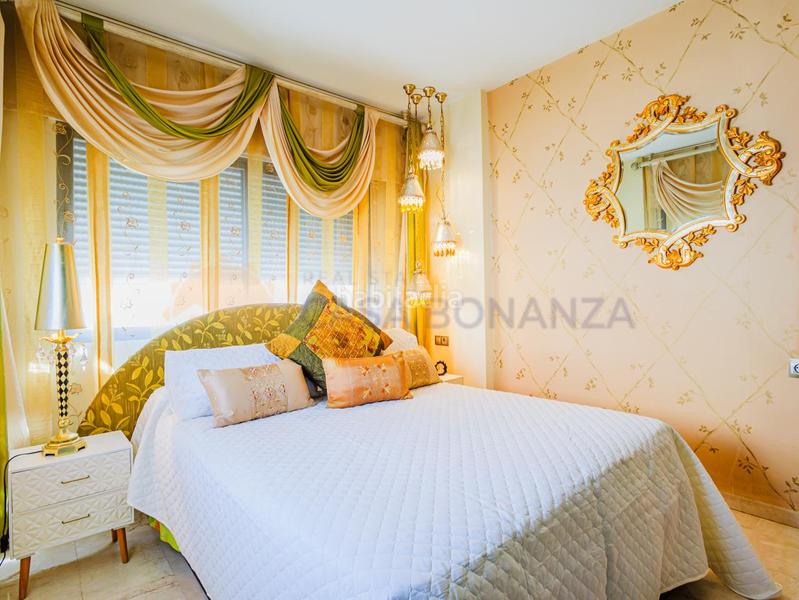 Foto b7ff61ca-5068-4686-bd10-724e30b10df0. Piso amplio piso céntrico con 3 dormitorios cerca de la playa, el mercado y el casco antiguo. en Almuñécar