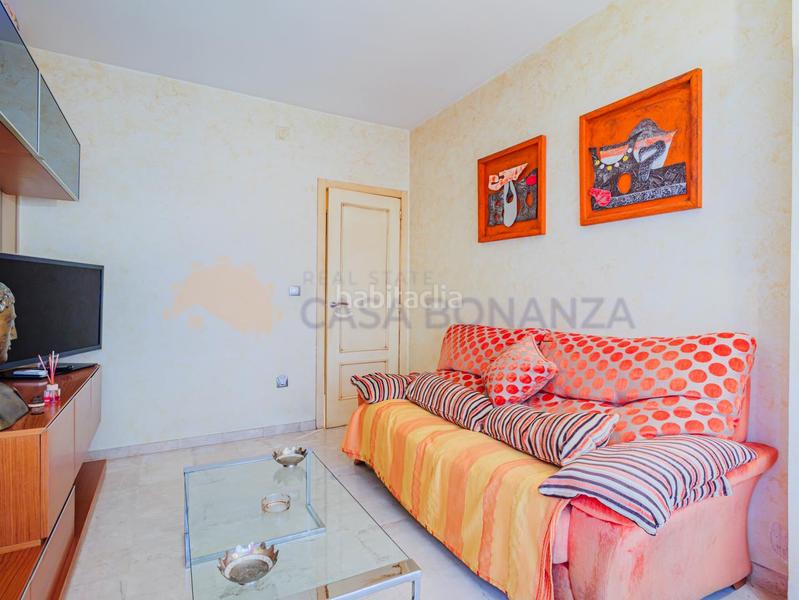 Foto baf78a6b-649b-471d-a7ac-03de761ab15b. Piso amplio piso céntrico con 3 dormitorios cerca de la playa, el mercado y el casco antiguo. en Almuñécar