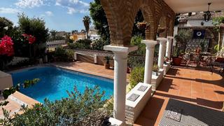 Casa  Del mediterraneo. Típica villa andaluza con piscina en almuñécar