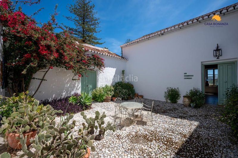 Foto fe89c5a0-4365-41fb-b2f7-313e2acc12c0. Edifici a Otívar