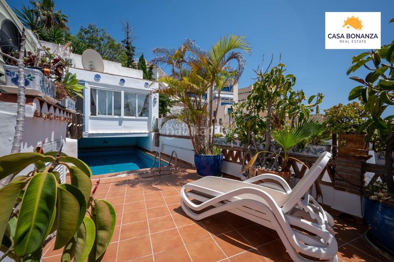 Foto 3b1c8531-cfad-45a0-ad74-d0cf8a8b9979. Casa amb aparcament piscina a La Herradura Almuñécar