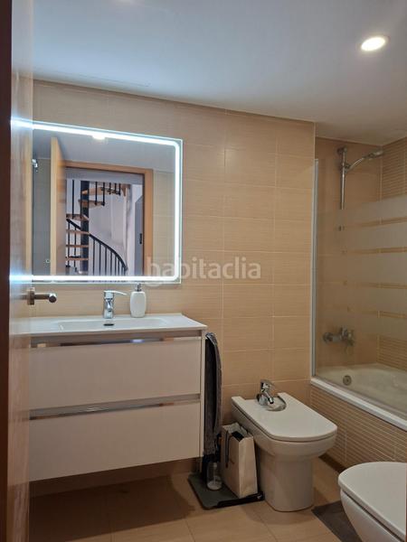 Foto a9206564-5680-430a-b023-25a2aa90c41b. Dúplex preciós dúplex reformat amb orientació sudoest en Girona
