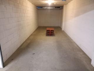 Miete Autoparkplatz in Celrà. Plaza de pàrquing cerrada