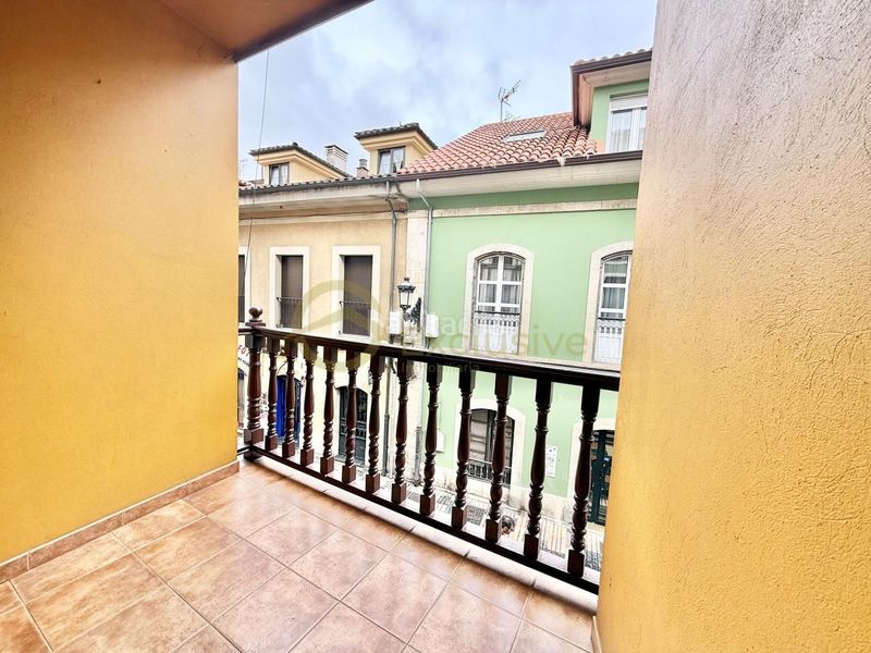 Foto cba48bca-6424-4c2d-8385-31783fcd3659. Casa adossada a rivero 28 a Centro Avilés