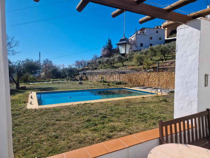 Foto 2d82a884-cb71-4cb1-b901-091916e0eef7. Xalet amb xemeneia calefacció aparcament piscina a Bérchules