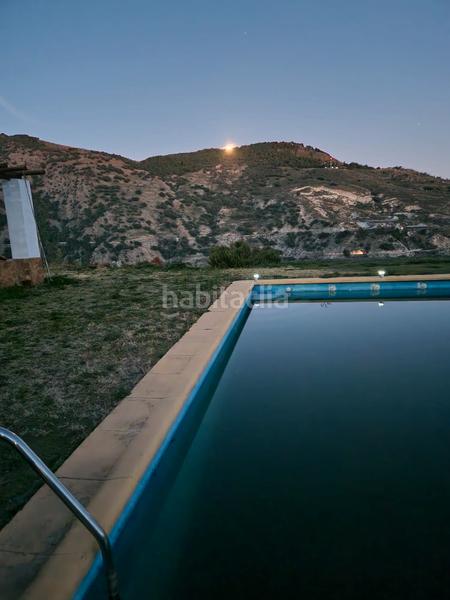 Foto 8df05c3f-f553-444a-80e0-1ae566312d0f. Xalet amb xemeneia calefacció aparcament piscina a Bérchules