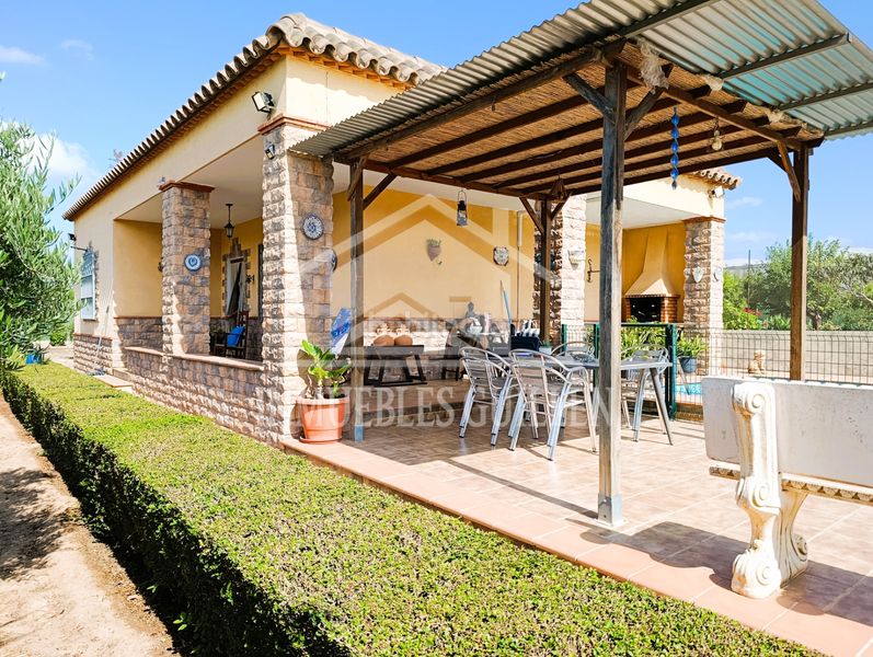 Foto 522c9985-a7b0-4c03-bd0f-b0e94db227df. Casa amb xemeneia piscina a Berja