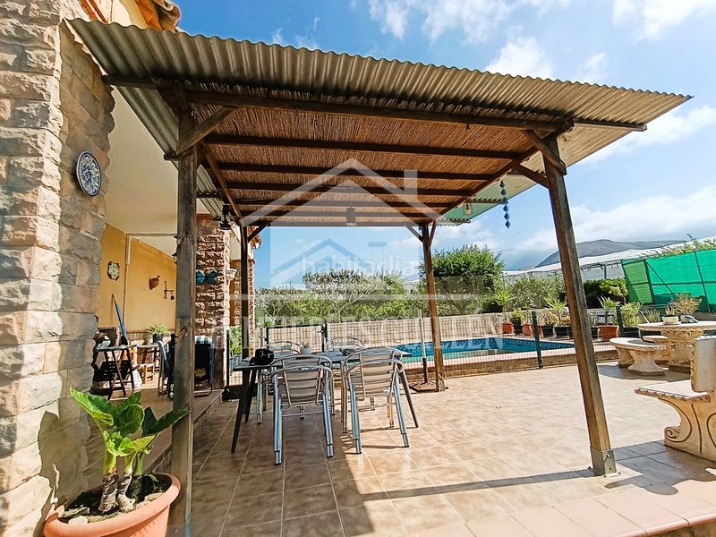 Foto cceccc2f-26ac-42ac-b90a-321548019dbe. Casa amb xemeneia piscina a Berja