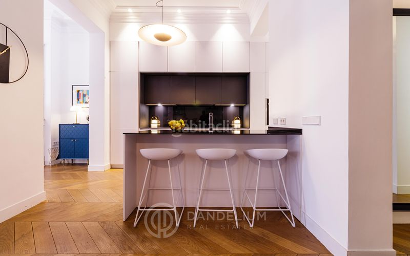 Foto bbaef8b4-3b1a-465d-bd7c-fbef75987f80. Rent flat with fireplace heating in Sol Madrid