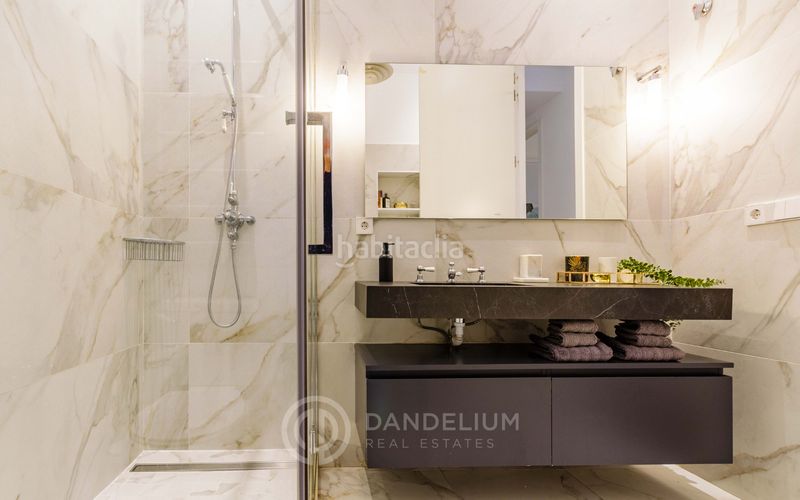Foto f3fdd2ea-fa5e-4d8d-87a4-b889922f904f. Rent flat with fireplace heating in Sol Madrid
