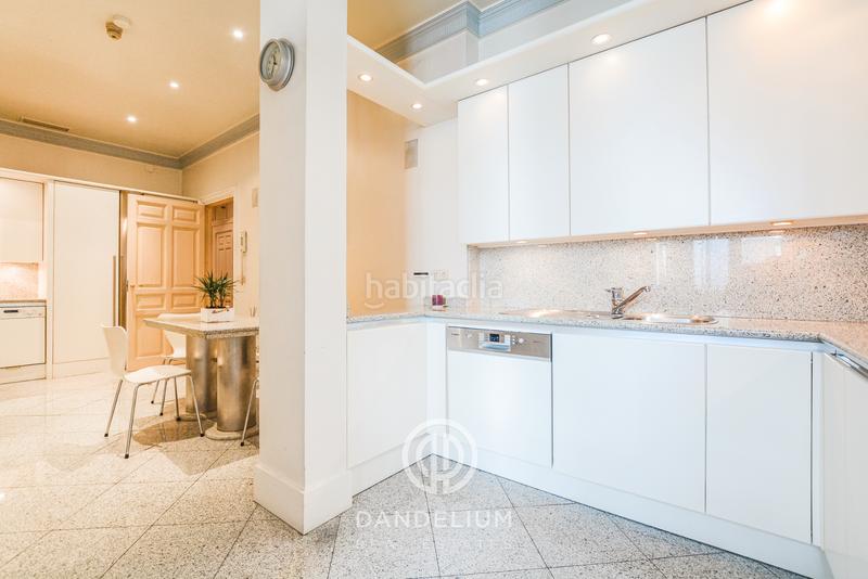 Foto 4fb90d4e-8dbc-4b7a-a2a3-36533f6bf71b. Rent flat with fireplace heating parking in Justicia-Chueca Madrid