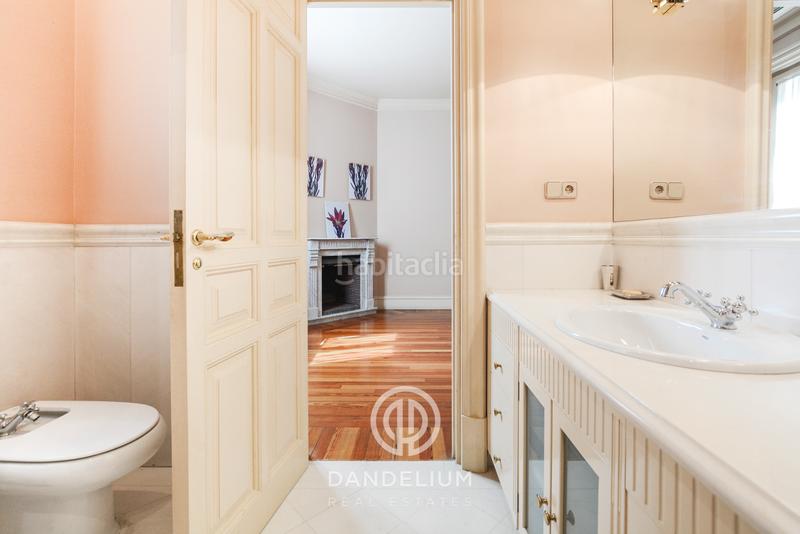 Foto 64deff56-b99e-4f0d-b219-b8214b89cc88. Rent flat with fireplace heating parking in Justicia-Chueca Madrid