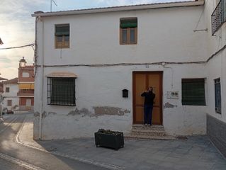 Casa a Ayuntamiento. Casa de pueblo a reformar muy centrica muchas habitaciones 3 pat