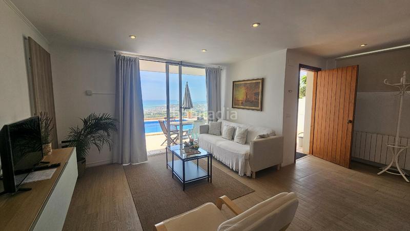 Foto ee4c6ac6-f2fd-49f6-80d2-18b3f4d63736. Chalet a 5 minutos del centro y acceso a la c32. en Sitges