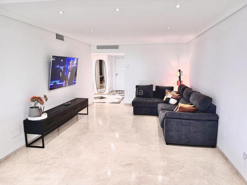 Foto 072b7392-76a7-450f-9124-5507e486a687. Lloguer planta baixa amb piscina a El Velerín Estepona