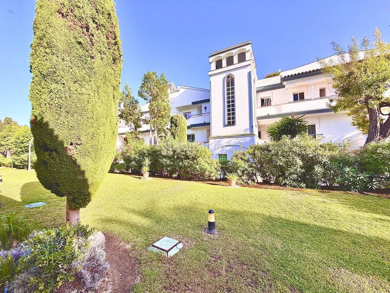 Foto b0f33b88-e63b-485d-93ec-2dab0f7cabb9. Location rez-de-chaussée avec piscine dans El Velerín Estepona