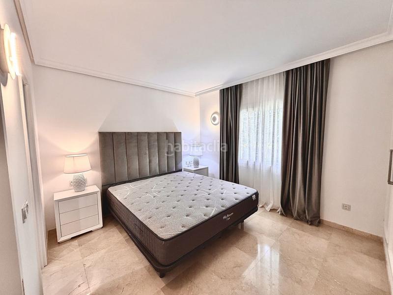 Foto c2a8ba4e-a9ca-45df-929b-455f47230722. Location rez-de-chaussée avec piscine dans El Velerín Estepona