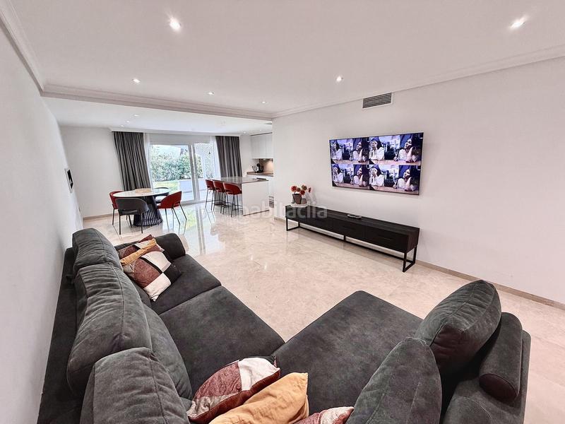 Foto c715fbd3-5a81-43d4-90f0-62dd8ec79ba3. Location rez-de-chaussée avec piscine dans El Velerín Estepona