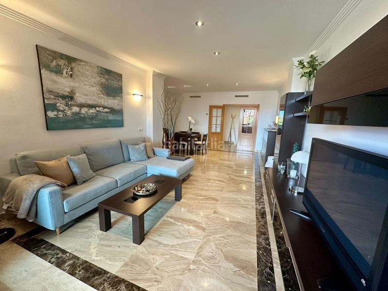 Foto 8c29573c-f94b-45f4-bb0a-f801a423fa49. Appartement mit parking pool in Guadalmansa Estepona