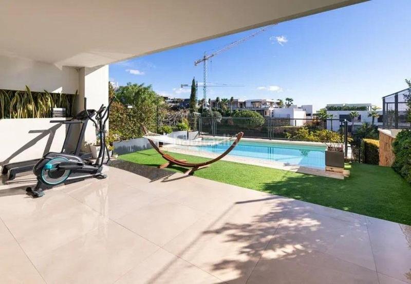 Foto 164594e4-8e1f-4f00-8c61-b8894828520e. Casa a schiera con parcheggio piscina in Cabopino - Artola Marbella