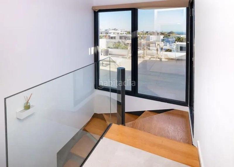 Foto 0f070c10-40c5-49a0-937c-e5d6f808e3b3. Casa adossada amb aparcament piscina a Cabopino - Artola Marbella