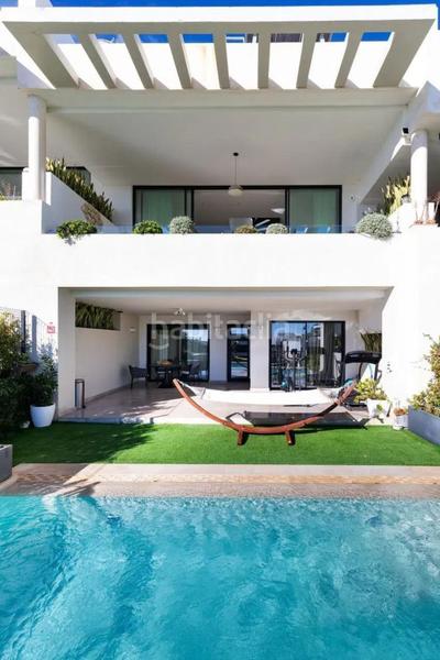 Foto 32a643ed-4312-4848-a0af-d42ee7a2a7c8. Reihenhaus mit parking pool in Cabopino - Artola Marbella