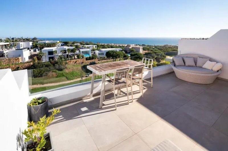 Foto b60900ff-e574-48c1-be19-1df19df42146. Reihenhaus mit parking pool in Cabopino - Artola Marbella