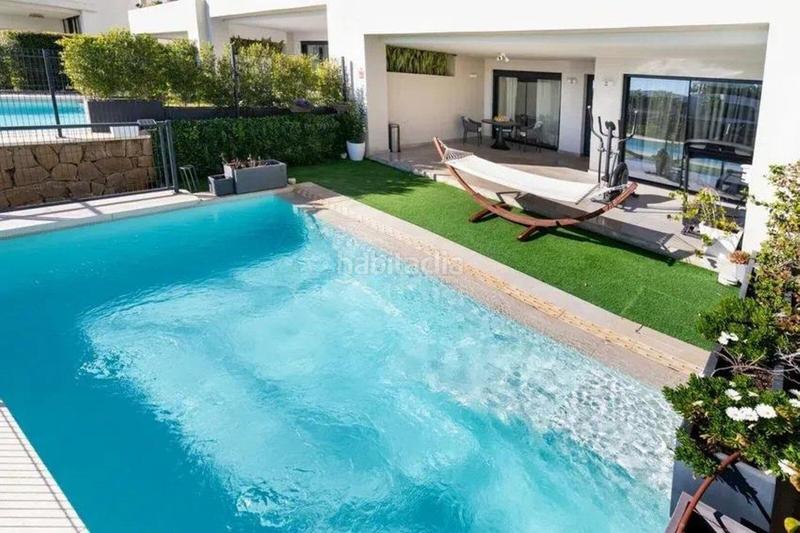 Foto ed2f33d6-f6ce-4868-99a1-4cd15bca8867. Reihenhaus mit parking pool in Cabopino - Artola Marbella