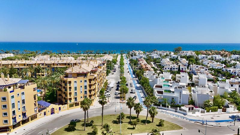 Foto c18c99bf-1976-4578-a768-948e9a29e998. Attico con parcheggio piscina in Nueva Alcántara Marbella