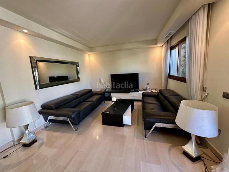 Foto 63e7fe2d-f18f-45ea-a4e9-014c5dcec0e8. Duplex in Nueva Andalucía centro Marbella