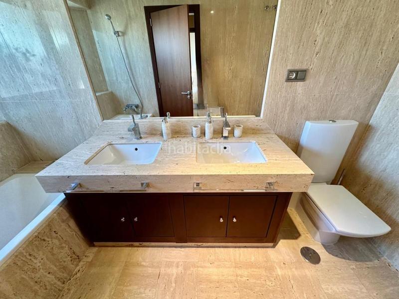 Foto 75cf9279-fbc1-41a8-997f-e8f5f82e4d62. Duplex in Nueva Andalucía centro Marbella