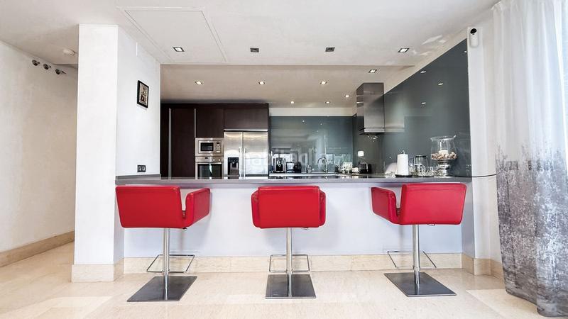 Foto c14e5e65-fe40-438e-825e-011fd231cc9d. Appartement mit parking pool in los arqueros - puerto del almendro Benahavís