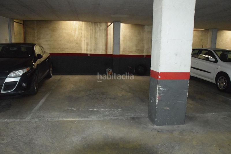 Foto e4058985-3777-4e52-a6a7-3c8874acaab8. Aparcament cotxe a El Camp de l´Arpa del Clot Barcelona