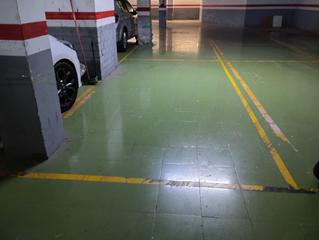 Rent Car parking in Carrer de gayarre 53. Parking coche grande c/gayarre con c/leiva
