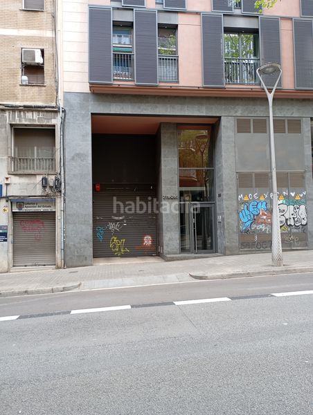 Foto 5981bbe5-dacd-4041-8679-09fe97313d5d. Aparcament cotxe a El Camp de l´Arpa del Clot Barcelona