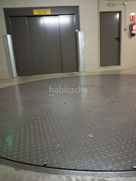 Foto f424a0cf-b0e5-46f8-88cf-ed299036aa5f. Aparcament cotxe a El Camp de l´Arpa del Clot Barcelona