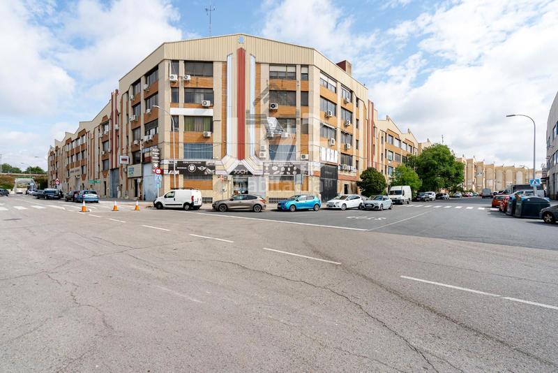 Foto 6cedac0d-d87b-4dad-8cf9-63be0601b867. Local comercial oficina en venta en calle luis i en Madrid