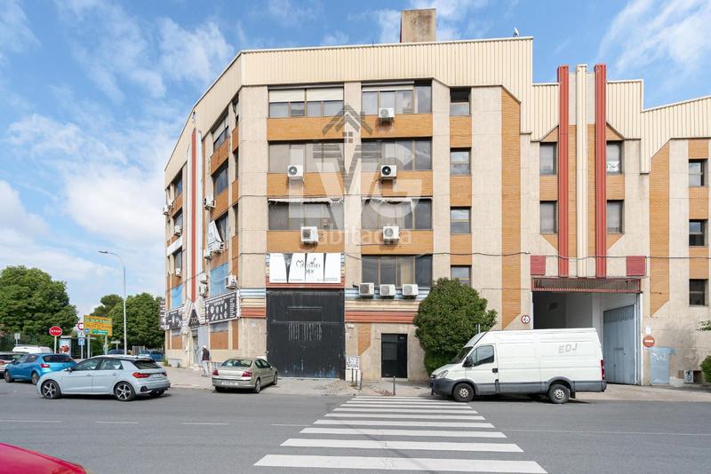 Foto c0a29aa8-7f02-4831-bf2b-a2e7b3b58c66. Local comercial oficina en venta en calle luis i en Madrid