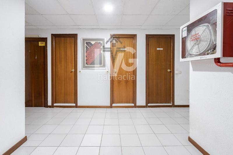 Foto d6213251-2a94-47e0-9bd1-fb6c6a1311dc. Local comercial oficina en venta en calle luis i en Madrid