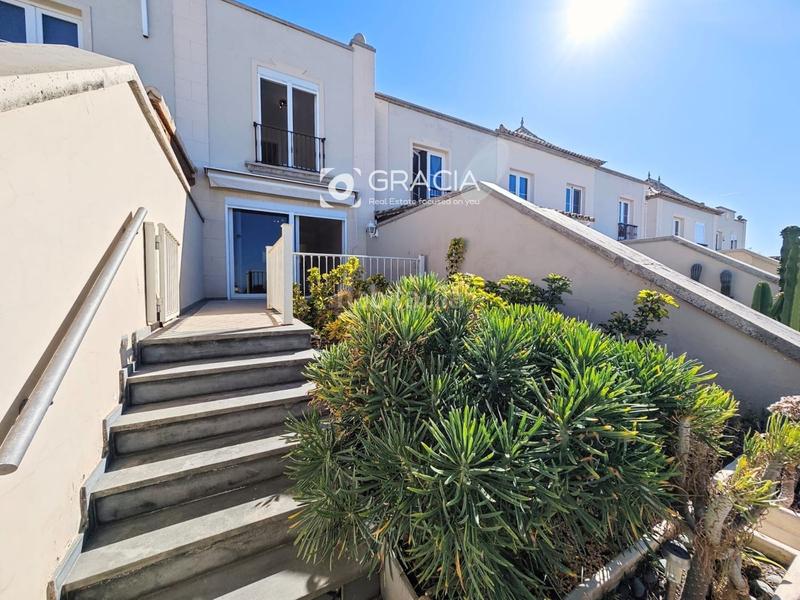 Foto 7fe9607b-09d7-4594-929d-e6594ed20305. Reihenhaus mit parking in Chayofa Arona