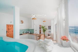 Xalet  Chimaje. Chalet en primera línea de mar con piscina privada