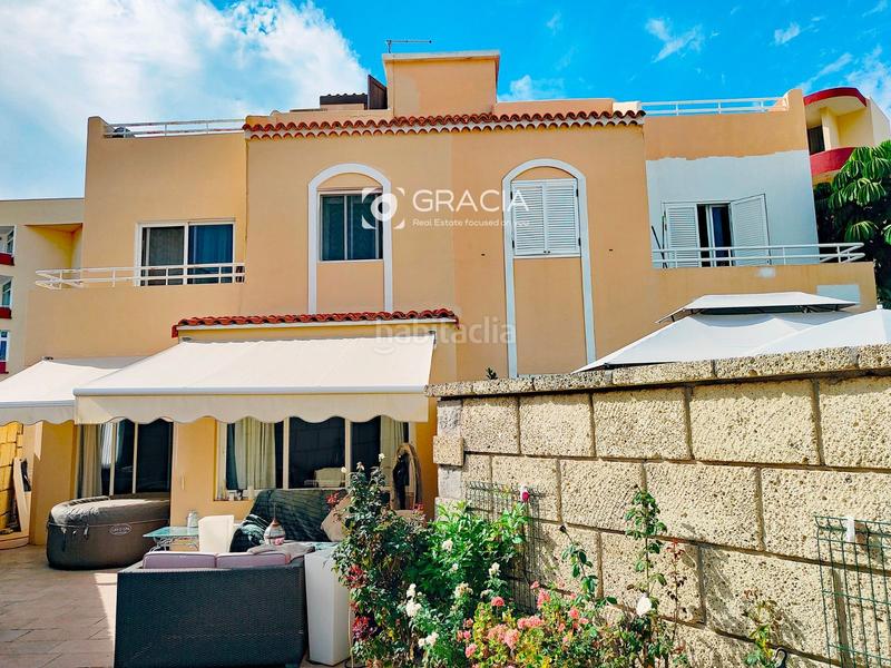 Foto 85e6e1a0-0a65-4a74-8d73-3a421d474a6d. Reihenhaus mit parking in Playa Fañabé Alto Adeje