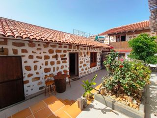 Casa in Granadilla de Abona ciudad. Encantadora propiedad canaria en granadilla con parcela de más d
