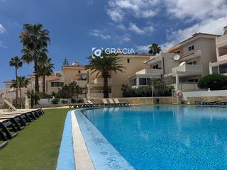 Rent Flat  Alcorza. Piso bajo recién renovado con gran terraza y piscina en chayofa