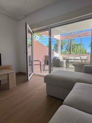 Lloguer Pis  Alcorza. Piso bajo recién renovado con gran terraza y piscina en chayofa