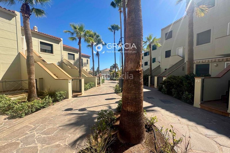 Foto 1616ff20-3f48-4f75-9a9c-085950dc42b8. Casa adossada amb aparcament piscina a Playa del Duque Adeje