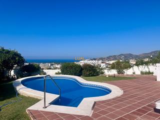 Maison à Almijara. Chalet independiente en venta en urbanización nerja golf 18