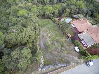 Landgut in Alella. Parcela edificable de 650 m con vistas, en venta en mas coll, al