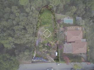 Finca rústica en Alella. Parcela edificable de 650 m con vistas, en venta en mas coll, al