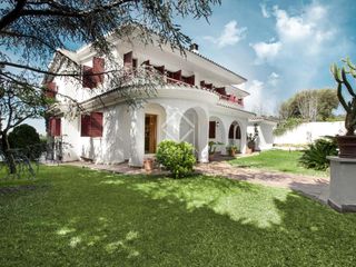 Chalet en Alella. Exclusiva villa en venta en can teixidó, alella, a 8 minutos cam